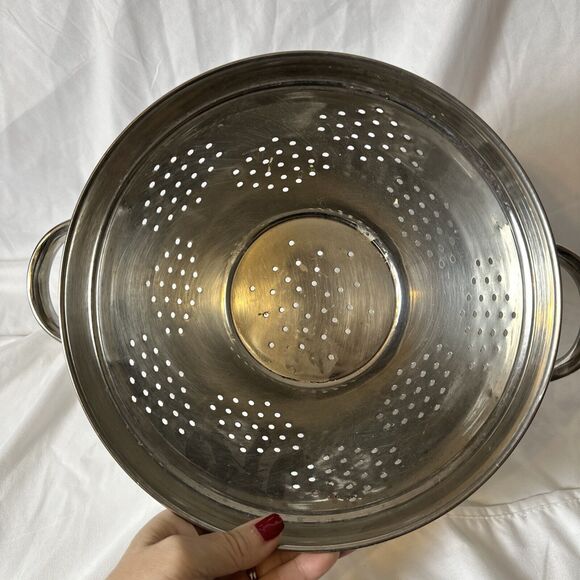 STAINLESS STEEL 18/10 - HEAVY DUTY - 5 Qt. 10" COLANDER WITH HANDLES & BASE‎ - Picture 6 of 12
